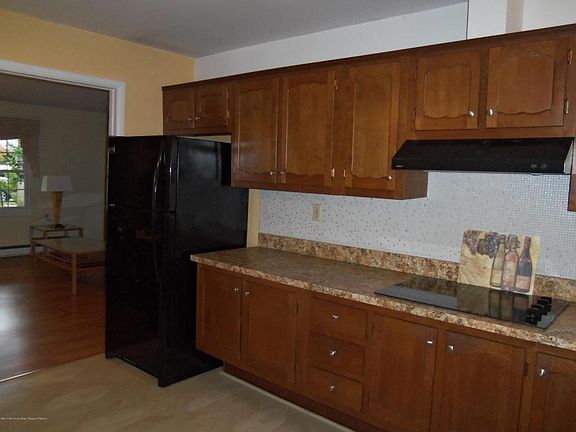 3rd image of 256A Jefferson Ct #100A