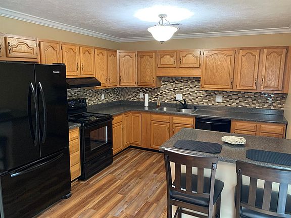 3rd image of 521 Garden Springs Dr