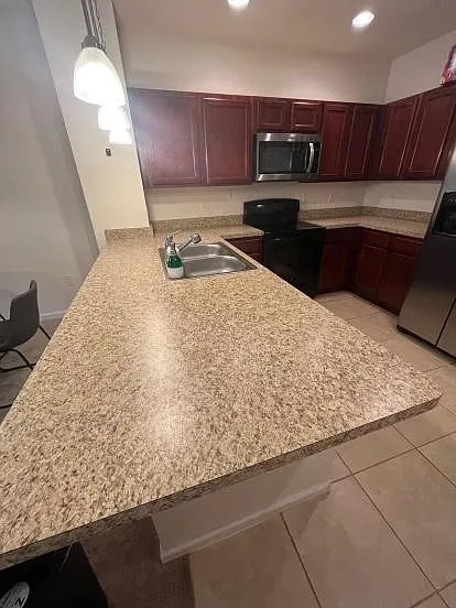 1613 Chelsea Dr — Photo 3