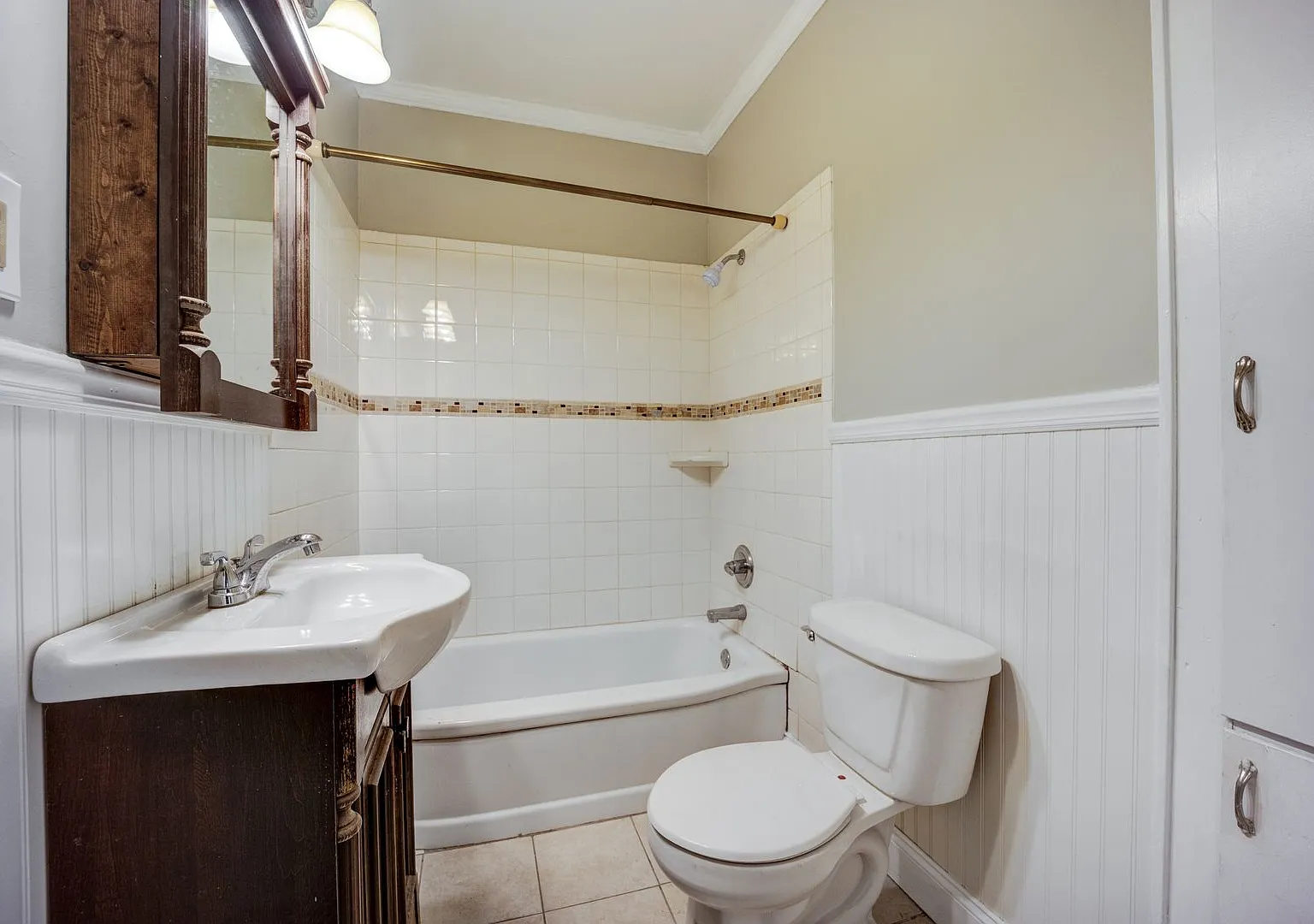 Freshly Updated 3 Bedroom Home — Photo 4