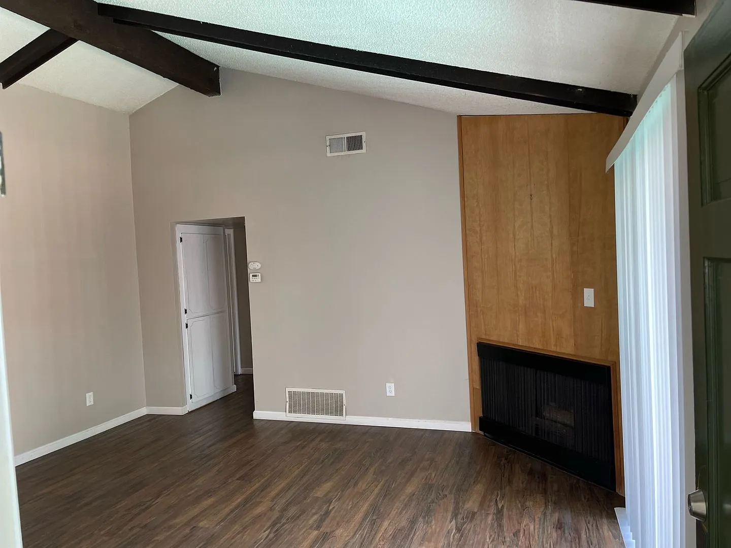 Villa Court Apartments — Photo 3