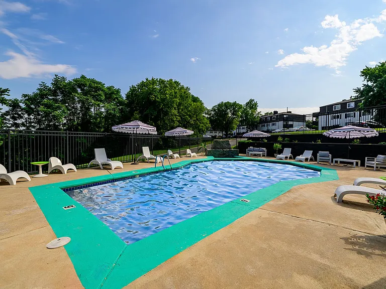 Riverside Heights Apartments — Photo 17