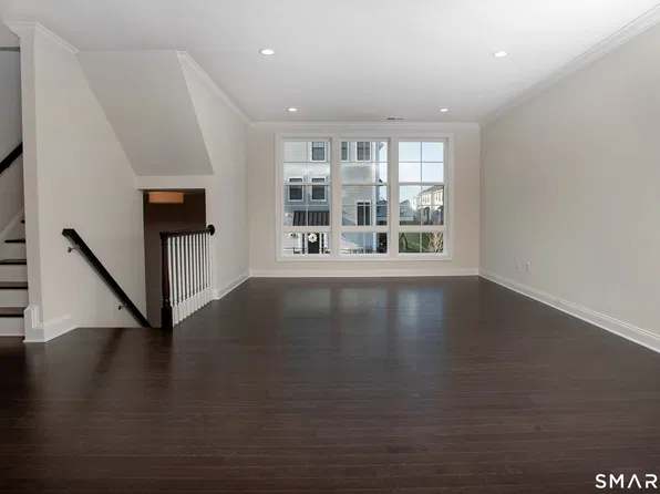 71 Brentwood Cir #71, Danbury, CT 06810