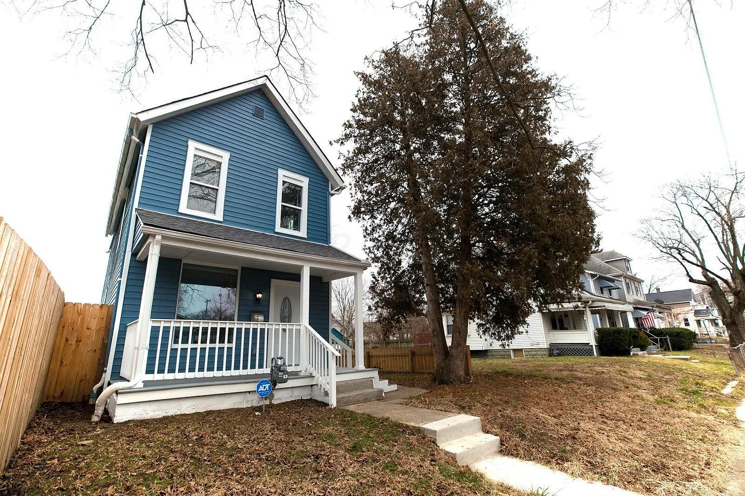 280 S Ogden Ave photo 1
