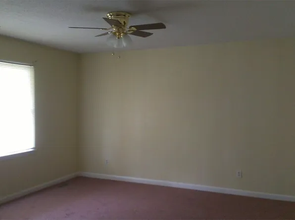 301 Bighorn Dr, Fayetteville, NC 28303