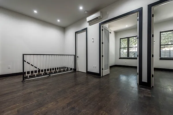 Rented by Nooklyn NYC LLC | media 54