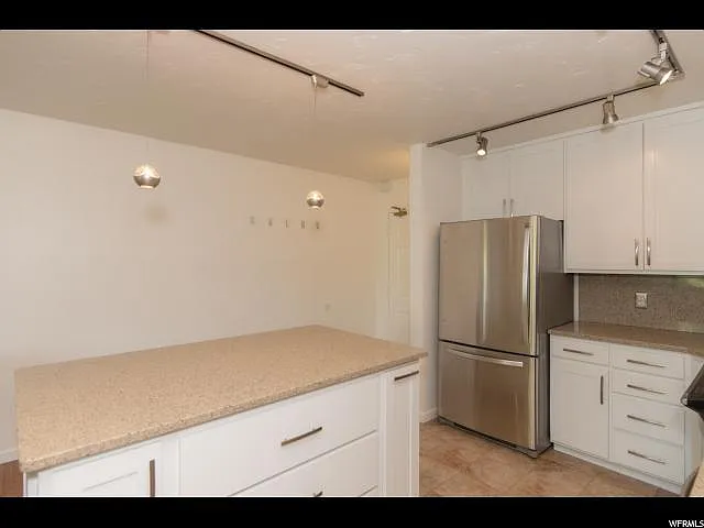 2 bed, 1175 sqft, $1,945 — Photo 4
