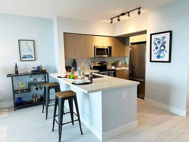 Kitchen with Breakfast Bar