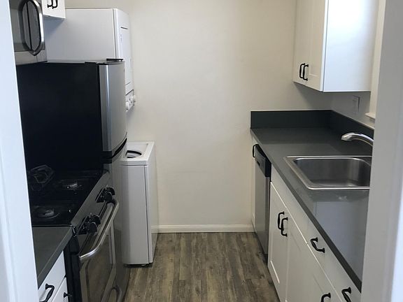 3rd image of 4454 North Ave