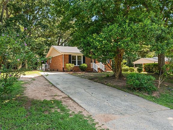 4th image of 2440 Melfield Dr