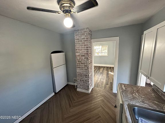 4th image of 604 S Main St