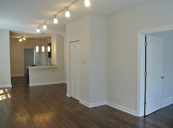 5th image of 855 W Armitage Ave #Ch3
