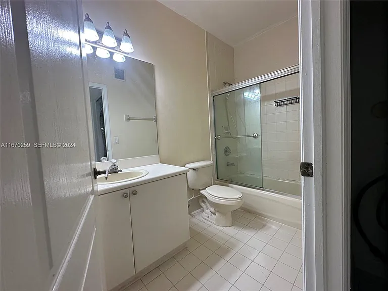 7040 NW 177th St — Photo 10