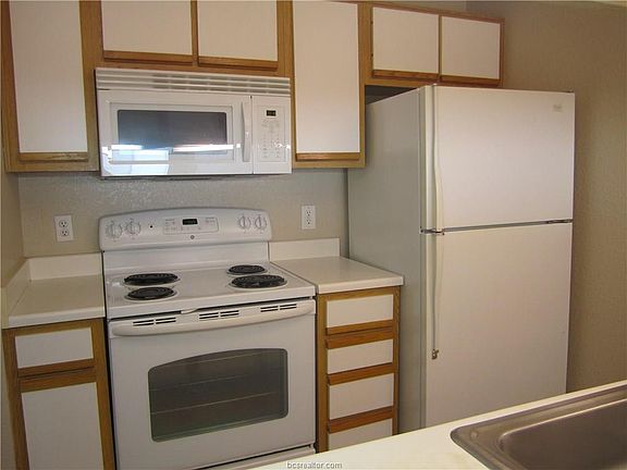 5th image of 515 Southwest Pkwy APT 302