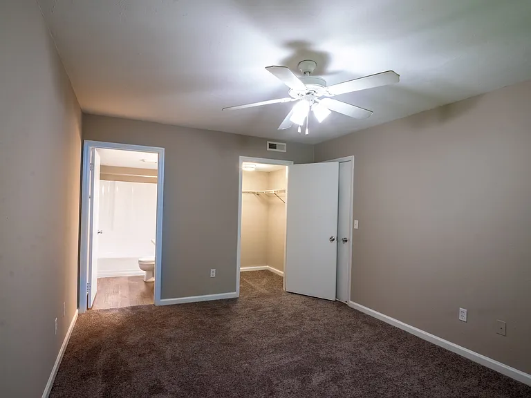 Tanager Apartments — Photo 8