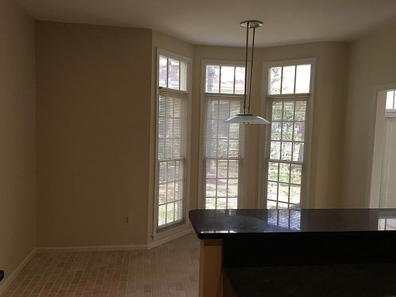 eat-in area features bay window