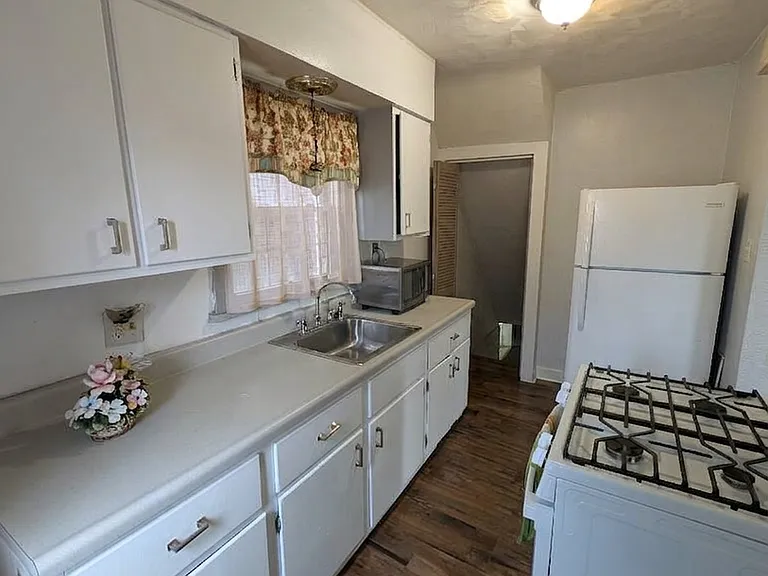 1444 Woodland Ave — Photo 10