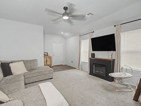 3rd image of 618 Georgia Pl