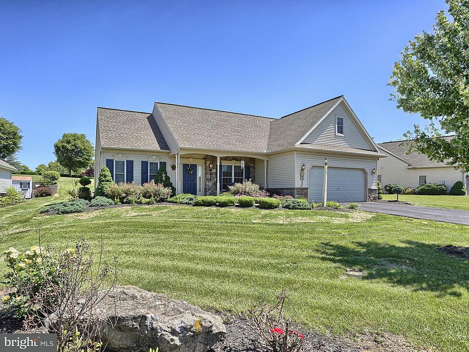 1st image of 15 Winterberry Ln