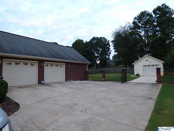 2nd image of 202 Arrowfeather Dr NE