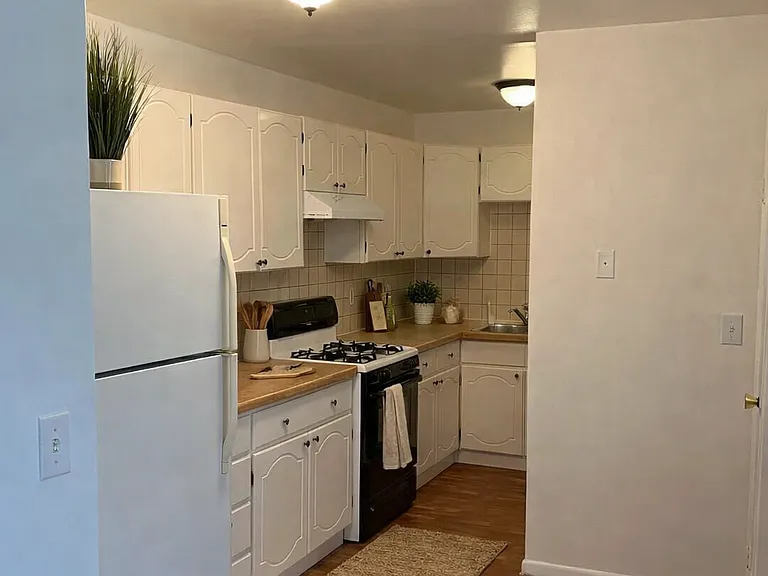 4696 Tarryton Ct S #2J — Photo 2
