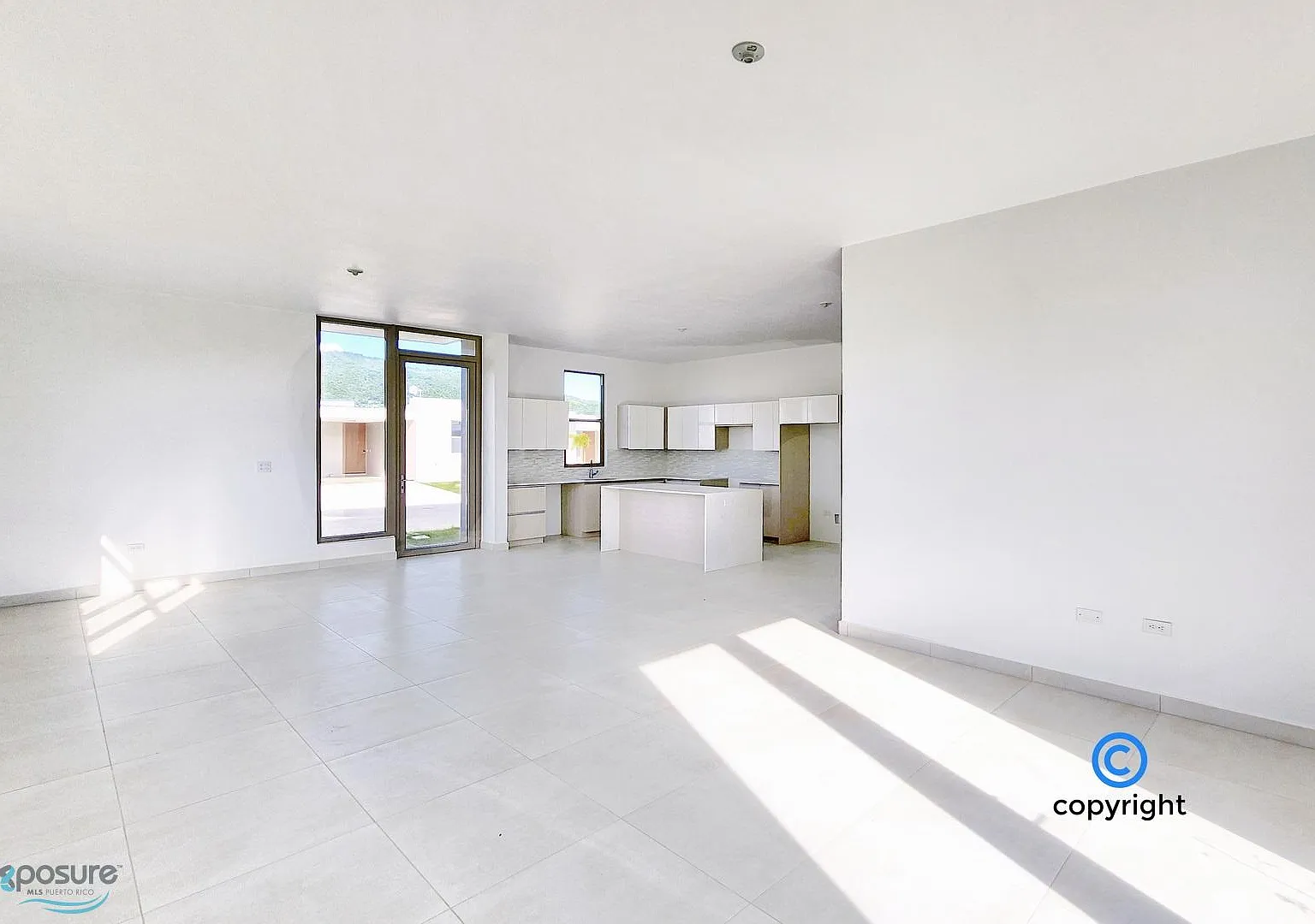 4 bed, 2.5 bath, 2036 sqft, $3,000 — Photo 3