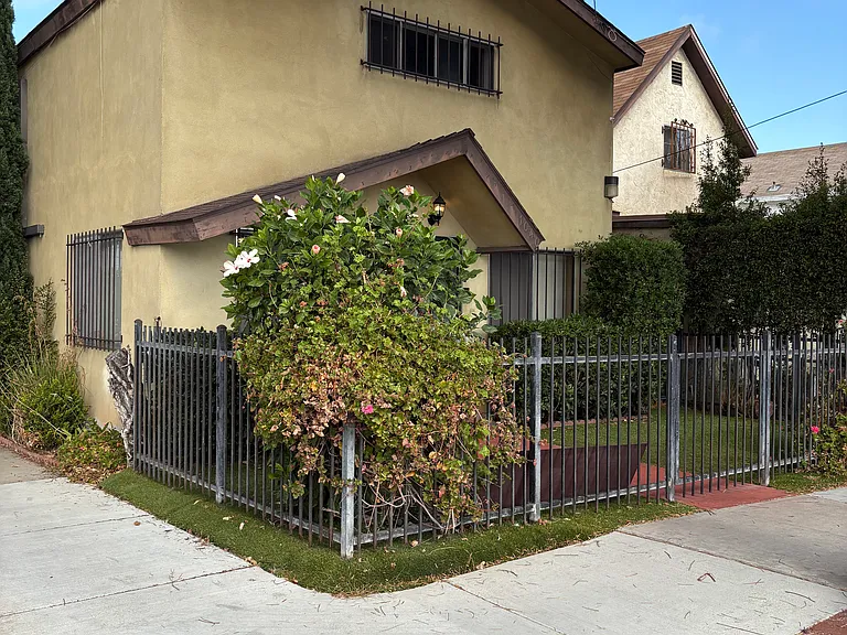 1040 Hoover Ave — Photo 22