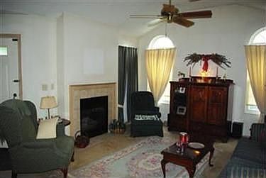 3rd image of 40 Parkside Cir Unit 2
