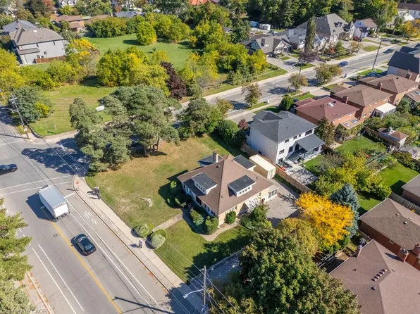 160 King St E, Mississauga, ON L5A 1T2