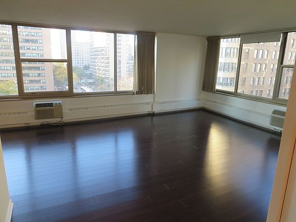 2nd image of 360 W Wellington Ave APT 7B