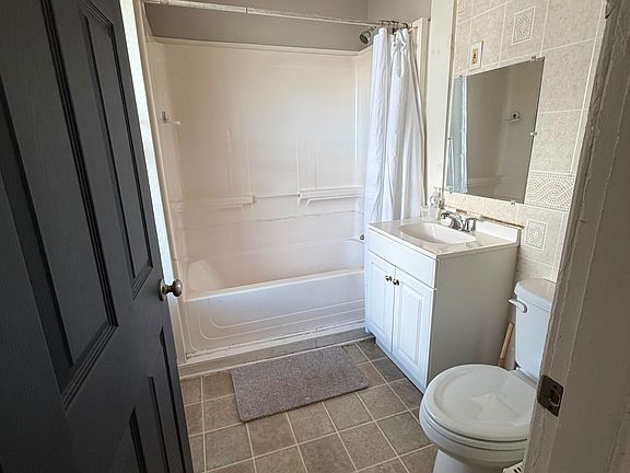 5th image of 86 School St #2