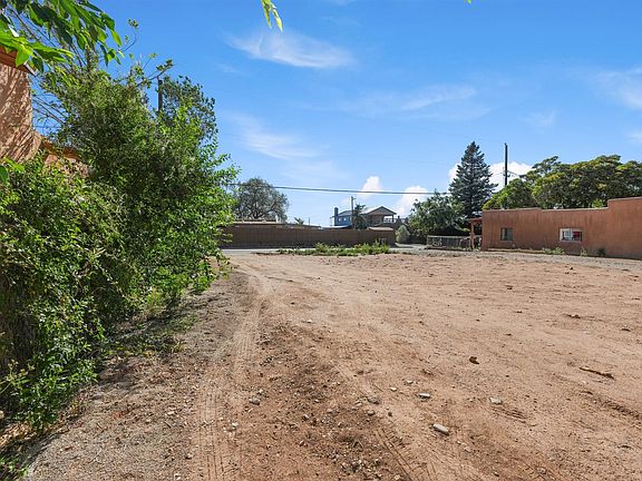 5th image of 813 Baca St