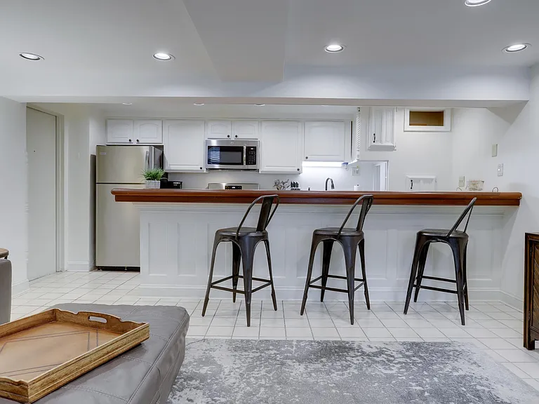400 Seward Sq SE #B2 — Photo 5