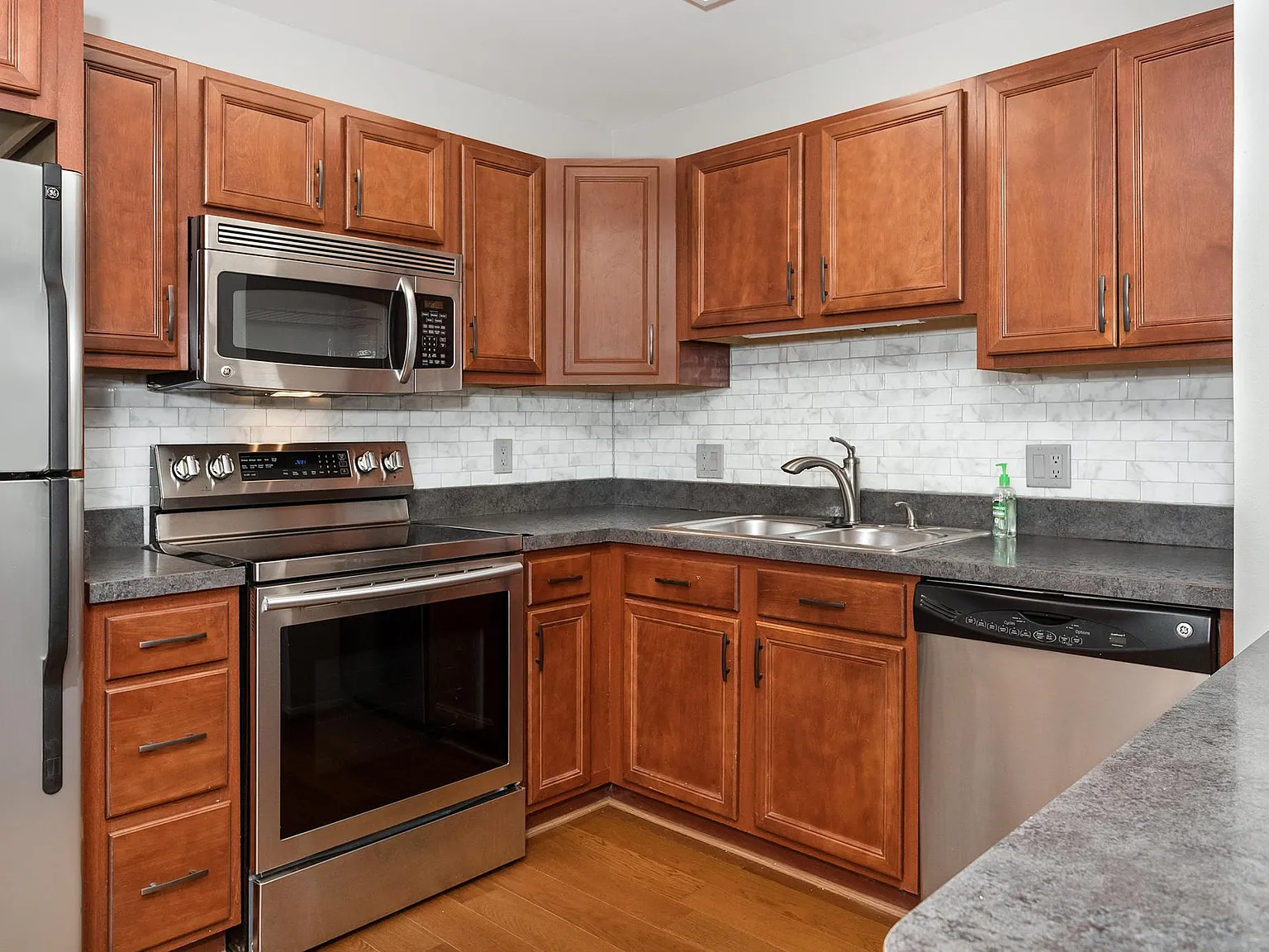 2 bed, 807 sqft, $1,500 — Photo 2