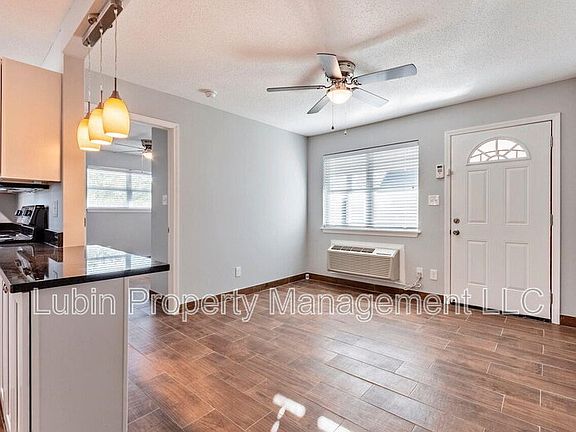 2nd image of 1616 Monroe Ave APT 1