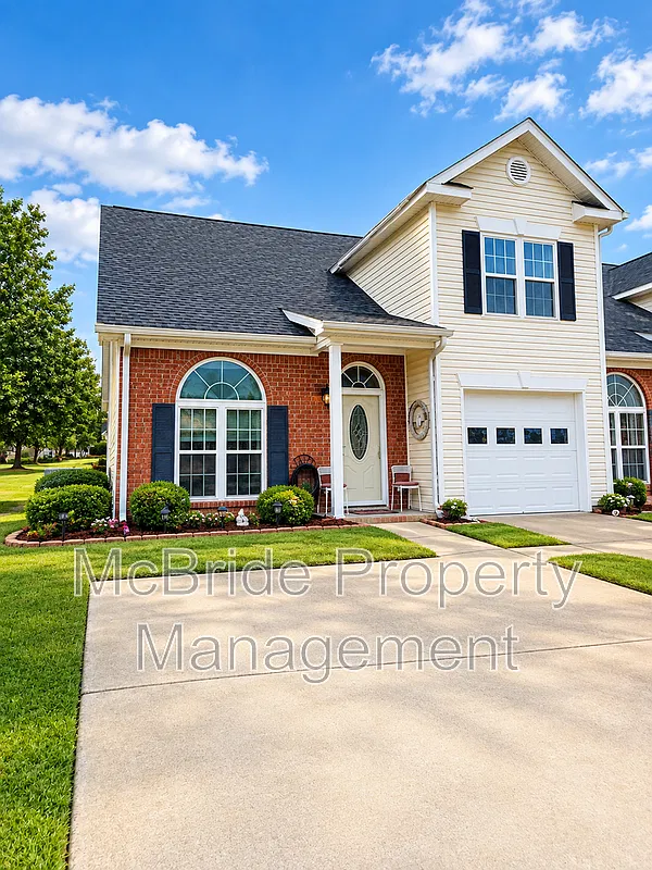 3 bed, 2.5 bath, 1838 sqft, $2,400 — Photo 2