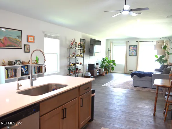 4276 QUAKING Street, Jacksonville, FL 32218