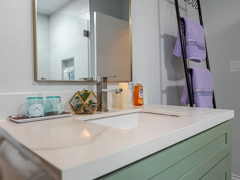 Everything you need for comfort and convenience in a fully stocked bathroom.