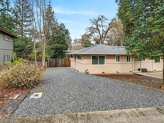 2nd image of 1580 Glenwood Drive