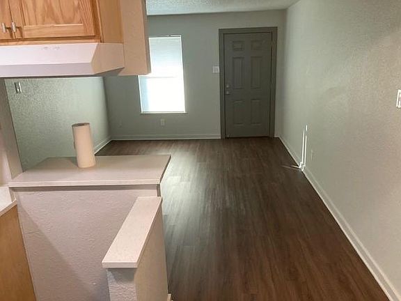 3rd image of 500 E Hayes Ave #202