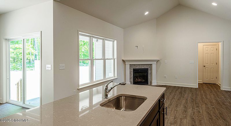 3rd image of 43 Heritage Way
