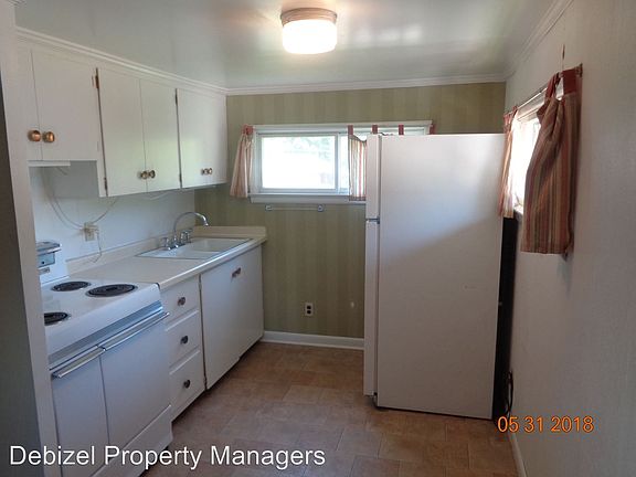 2nd image of 522 1/2 Avenue F