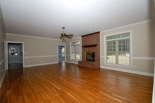 3rd image of 201 Hardingwood Dr