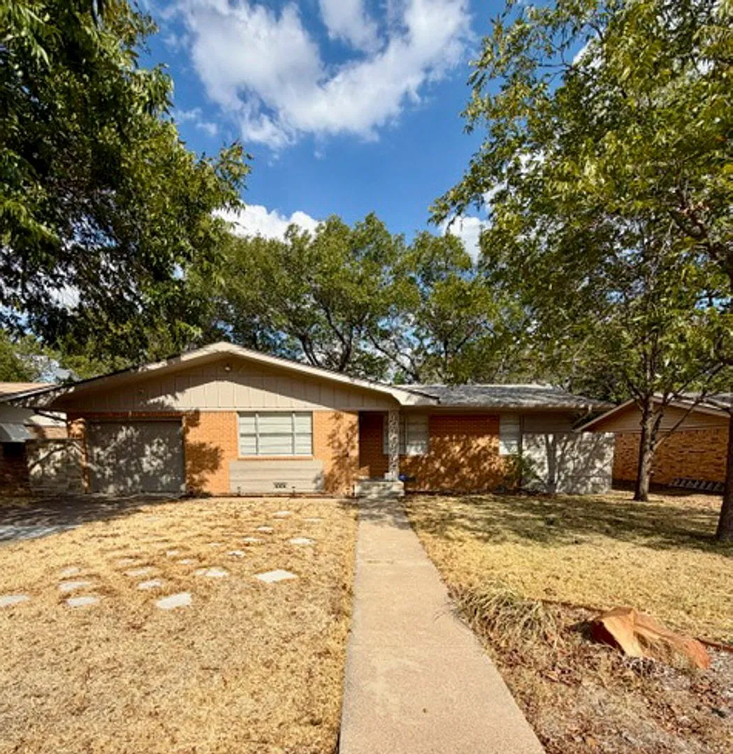 3 Bedroom 2 Bath in Gatesville — Photo 1