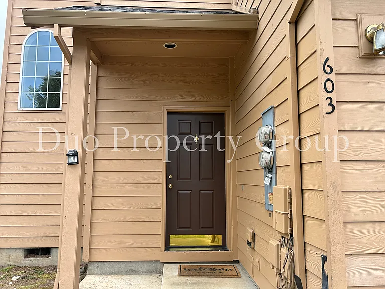 603 S 41st Ct — Photo 2