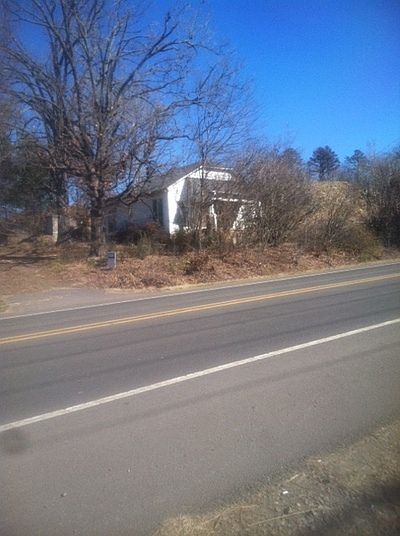 2nd image of 1001 E Main St