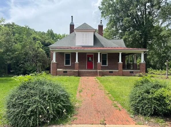 1304 McCormick Hwy, Greenwood, SC 29646