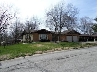 12 Foreman Dr, Glen Carbon, IL 62034
