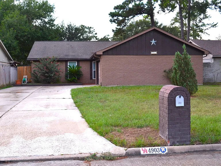 4903 Algernon Dr — Photo 2