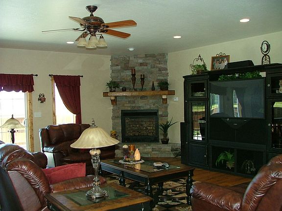 Great Room w/Fireplace